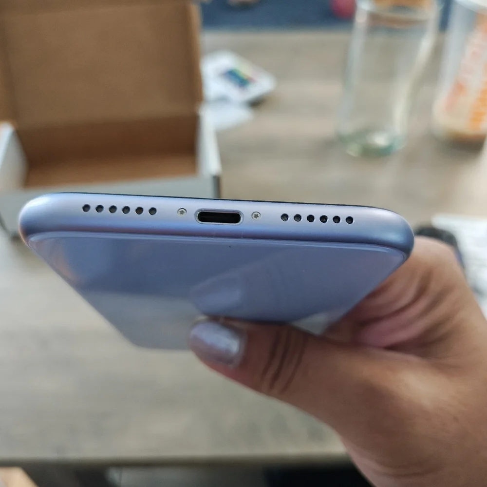 Apple iPhone 11 in Soft Purple